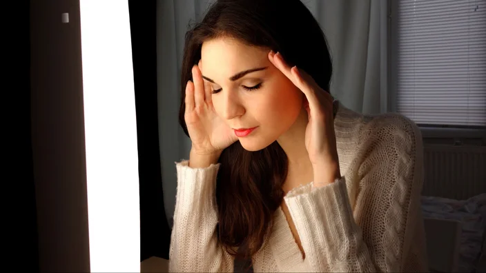 Light therapy lamp helps relieve the symptoms of SAD